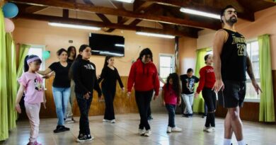 Artistas junto a vecinos y vecinas preparan Carnaval Cultural en plaza de Feria Moyano