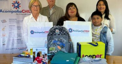 Fundación AcompañaChile entrega Kit Escolar a estudiante de San Juan de La Costa