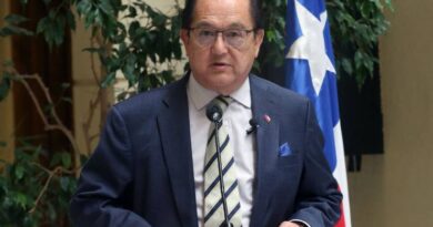 Diputado Daniel Lilayú pide al CDE querellarse por los más de 25 mil funcionarios públicos que salieron del país estando con licencia médica y ofician a la Contraloría para que inicie sumarios