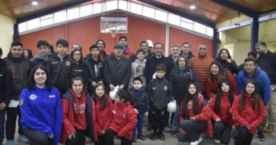 Ministro de Deportes Jaime Pizarro visita Gimnasio Fiscal y albergue deportivo municipal de Chonchi.