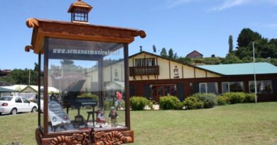 Municipio de Frutillar reparará y reinstalará vitrina de las Semanas Musicales que por 30 años estuvo emplazada en la costanera de la ciudad