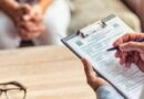 Funcionarios públicos viajaron al extranjero con licencia médica: experto advierte sanciones penales