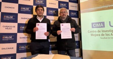 SLEP Chiloé firmó convenio de colaboración con la Universidad del Desarrollo