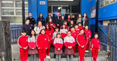 Entregan techumbre que protegerá de la lluvia a apoderados y alumnos de la Escuela Leonila Folch