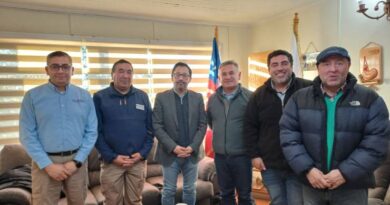 Alcalde de Chonchi sostiene importante reunión con director regional del IPS.
