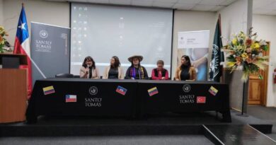 La migración y su dimensión social fue el tema de conversatorio que destacó el rol del trabajador social