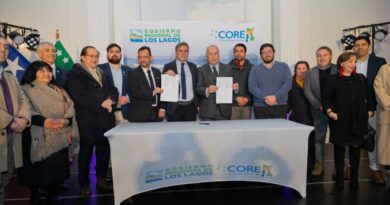 Alcalde y Gobernador firmaron convenio mandato de proyecto para mejorar calle Chillán en Rahue Bajo
