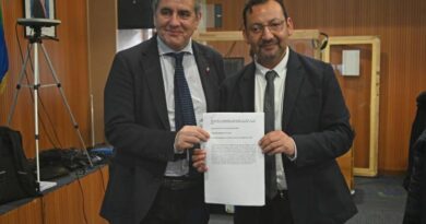 Consejero Reyes presenta propuesta para mejorar control de obras públicas en la región