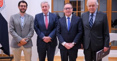 Canciller Alberto van Klaveren encabeza conmemoración de los 15 años del Magíster en Relaciones Internacionales de la PUCV
