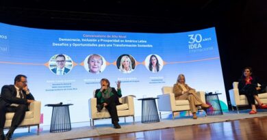 Democracia, inclusión y cooperación marcan la clausura del foro “30 años de IDEA Internacional” en Santiago