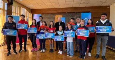 Doce jóvenes talentos recibieron la “Beca Deportiva Municipal 2025”