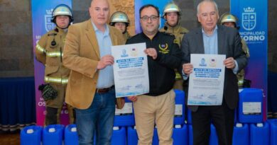 Municipio de Osorno entregó espuma sintética a bomberos para el combate de incendios