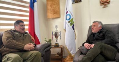 Alcalde Fernando Oyarzún sostiene importante reunión con prefecto de Carabineros de Chiloé