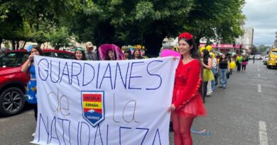 Escuela España celebra la Semana del Párvulo con colorido carnaval en defensa del medio ambiente