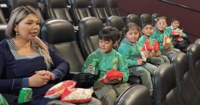 Escuela Agroecológica Pichil premia esfuerzo estudiantil con jornada en el cine