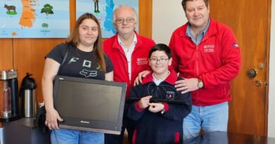 Gobierno Regional de Los Lagos entrega computadores al Colegio Altas Cumbres de Puerto Varas