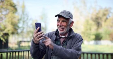 Proyecto que capacitó digitalmente a adultos mayores en la Región de Los Lagos ganó premio internacional