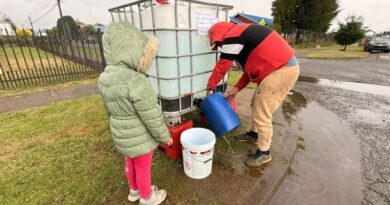 Municipio de Frutillar entrega agua potable con dos camiones aljibe en Pellines
