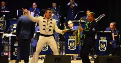 Escuadrilla de alta acrobacia “Halcones” y Escuadrilla de bandas se despliegan en el sur de chile