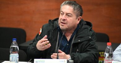 Consejero Casanova aboga por equilibrio entre desarrollo y medio ambiente en discusión sobre salmoneras en el Lago Llanquihue