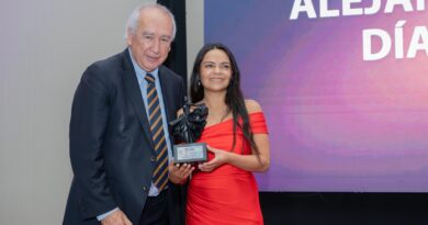 Alcalde Jaime Bertin y concejales de Osorno entregaron Premios Mujer 2026