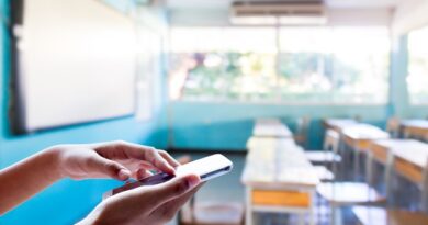 Advierten que el éxito de la prohibición del uso de los celulares radicará en su implementación pedagógica